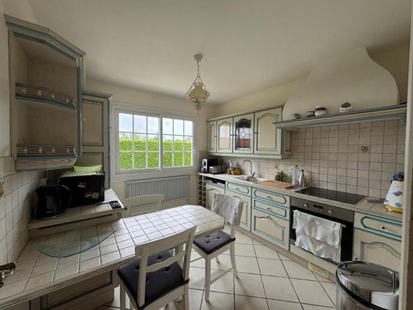 Grande maison familiale avec 6 chambres + dépendance, au calme à Saint-Ouen-de-Thouberville