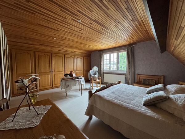 Grande maison familiale avec 6 chambres + dépendance, au calme à Saint-Ouen-de-Thouberville