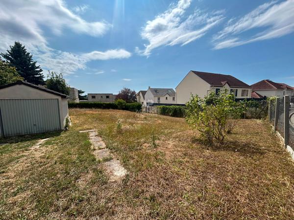 Terrain Chanteloup Les Vignes 290 000 € **  - Référence  1821
