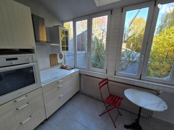 Canon d'Or : Maison bel étage des années 1930 disposant d’un garage et d’un jardin de ville.