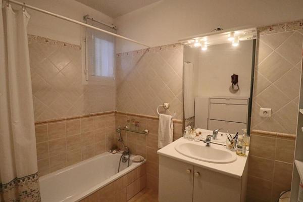 Nue-Propriété: Appartement Villeneuve Les Avignon 2 pièce(s) 54 m2