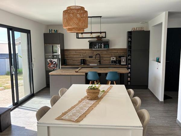 Uzès : Villa récente avec jardin et piscine