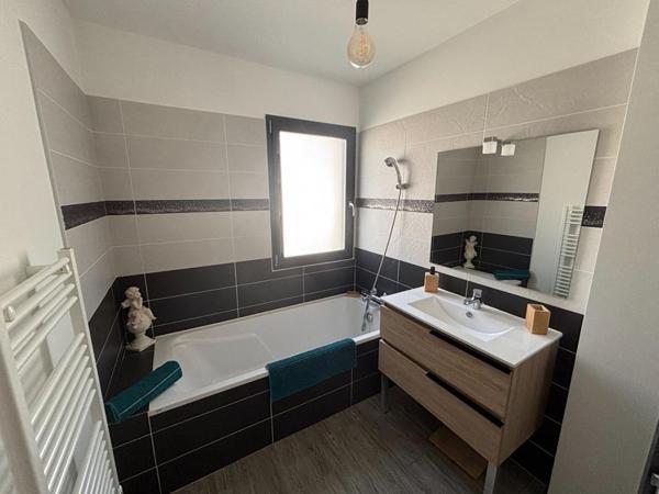 Uzès : Villa récente avec jardin et piscine