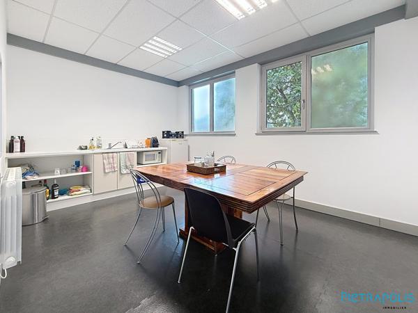 Bâtiment mixte de 400 m² avec revenus locatifs en place et potentiel de rendement supplémentaire