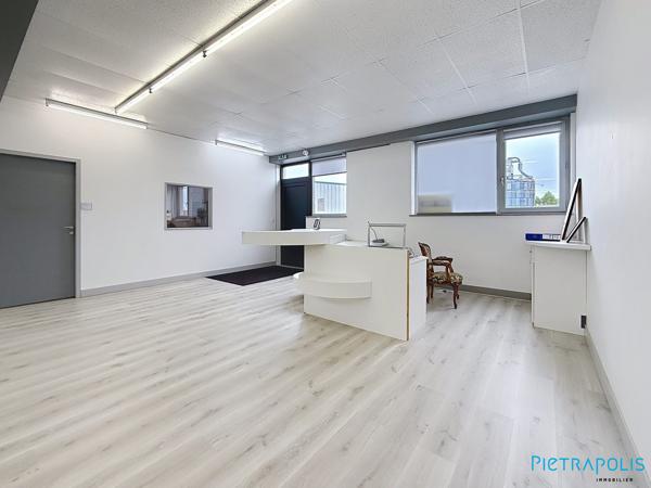 Bâtiment mixte de 400 m² avec revenus locatifs en place et potentiel de rendement supplémentaire