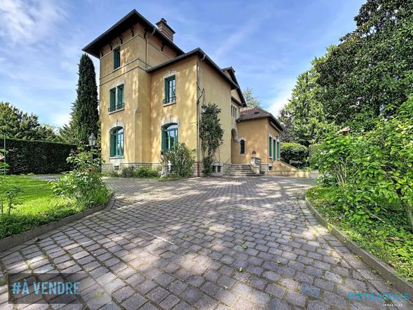 MAISON DE MAITRE 1905 - RENOVEE - NORD DE LYON