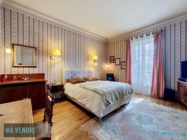 MAISON DE MAITRE 1905 - RENOVEE - NORD DE LYON