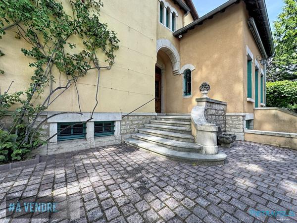 MAISON DE MAITRE 1905 - RENOVEE - NORD DE LYON