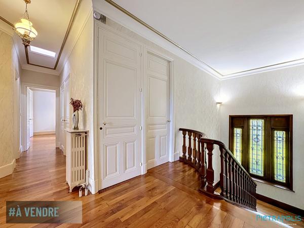 MAISON DE MAITRE 1905 - RENOVEE - NORD DE LYON
