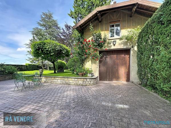 MAISON DE MAITRE 1905 - RENOVEE - NORD DE LYON