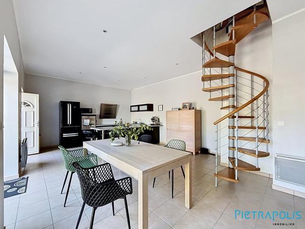 TARARE (69170) – MAISON DE VILLE ENV. 100 M² – 3/4 CHAMBRES – GRAND GARAGE 50 M² – CAVE – TERRASSE SANS VIS-À-VIS – IDÉAL ARTISAN / STOCKAGE – POTENTIEL LOCAL PROFESSIONNEL – CENTRE-VILLE