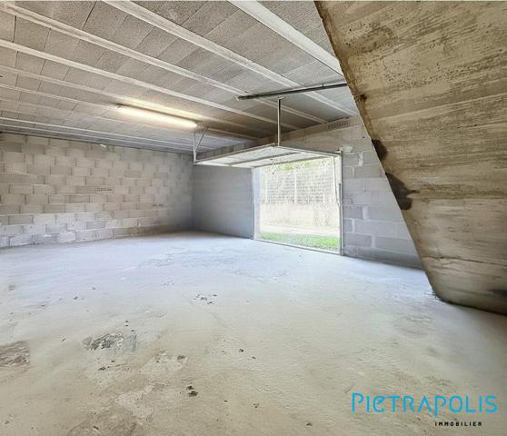 TARARE (69170) – MAISON DE VILLE ENV. 100 M² – 3/4 CHAMBRES – GRAND GARAGE 50 M² – CAVE – TERRASSE SANS VIS-À-VIS – IDÉAL ARTISAN / STOCKAGE – POTENTIEL LOCAL PROFESSIONNEL – CENTRE-VILLE