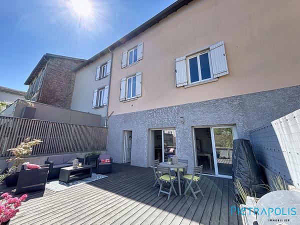 TARARE (69170) – MAISON DE VILLE ENV. 100 M² – 3/4 CHAMBRES – GRAND GARAGE 50 M² – CAVE – TERRASSE SANS VIS-À-VIS – IDÉAL ARTISAN / STOCKAGE – POTENTIEL LOCAL PROFESSIONNEL – CENTRE-VILLE