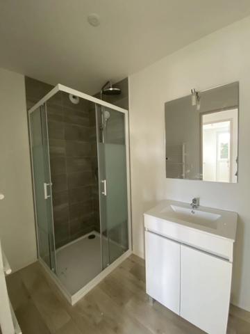 Location                                                      Appartement
                        
                     3 pièces                      66 m2                     à Saint-Quentin