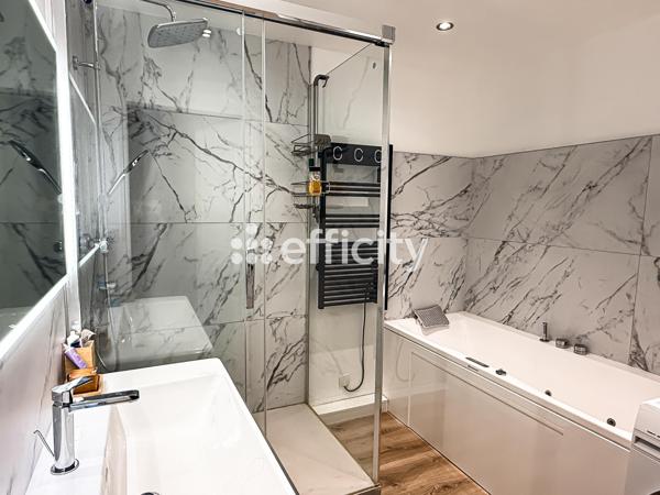 Appartement
         3 pièces
        - 84 m² 315 000 € *