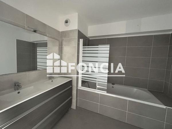 Location Appartement 4 pièces 77.9 m² - 2 RUE DE L'EGALITE Serignan 34410