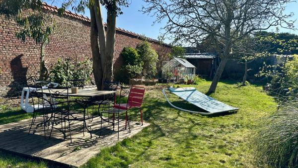 Maison de ville pleine de charme – 3 chambres / possible 4 – Jardin exposé sud-ouest