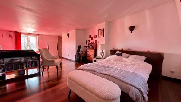 Maison de ville pleine de charme – 3 chambres / possible 4 – Jardin exposé sud-ouest