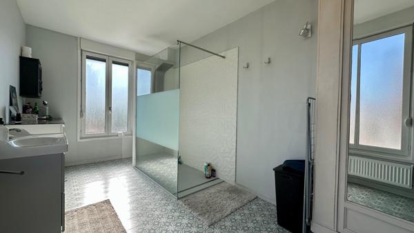 Maison de ville pleine de charme – 3 chambres / possible 4 – Jardin exposé sud-ouest