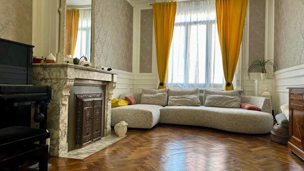 Maison de ville pleine de charme – 3 chambres / possible 4 – Jardin exposé sud-ouest