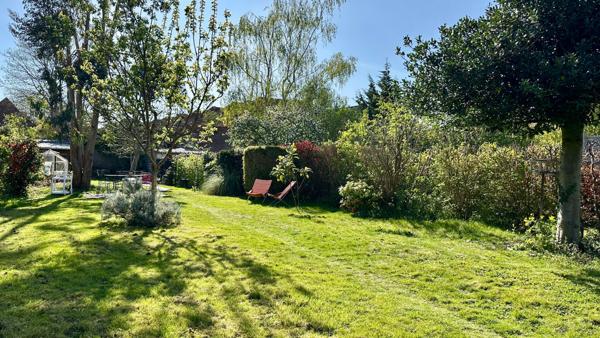 Maison de ville pleine de charme – 3 chambres / possible 4 – Jardin exposé sud-ouest