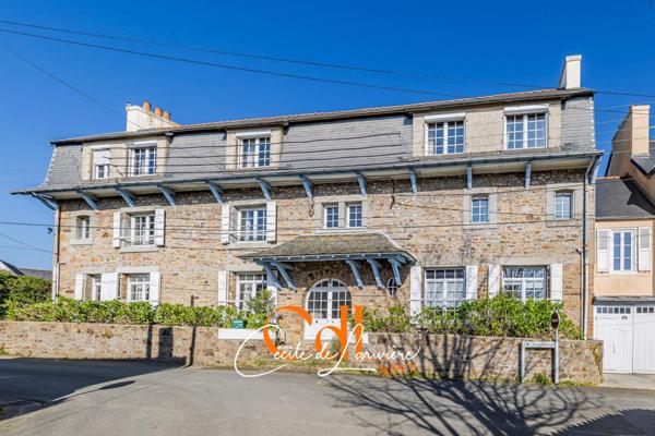 Au port et à quelques mètres de la plage, grande maison familiale.