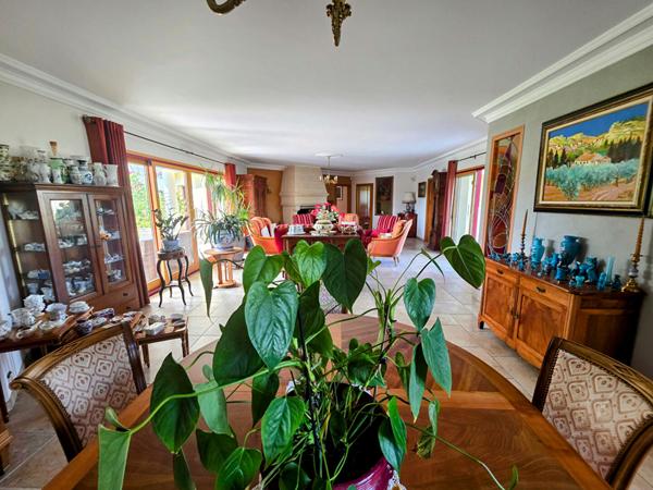 Villa d'exception avec piscine et parc paysager