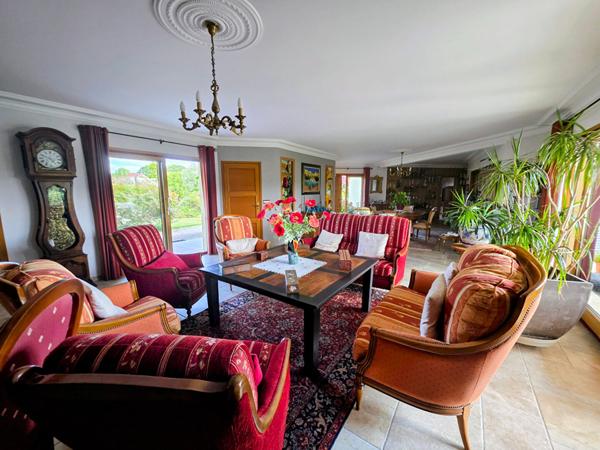 Villa d'exception avec piscine et parc paysager