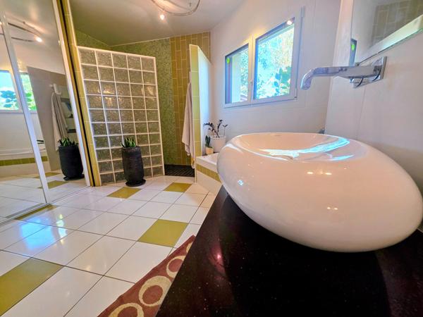 Villa d'exception avec piscine et parc paysager