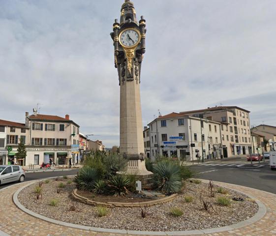 Dpt Rhône (69), à vendre TASSIN LA DEMI LUNE- MURS Local commercial de 800m2 environ dont 630m2 en RDC à l'horloge