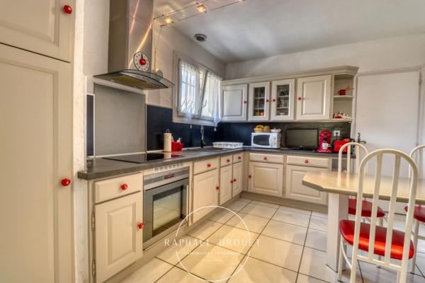 MIONS (69) - PROCHE CENTRE-VILLE – GRANDE MAISON FAMILIALE – 4 CH – GRAND GARAGE – PISCINE