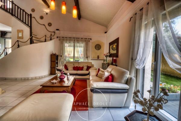 MIONS (69) - PROCHE CENTRE-VILLE – GRANDE MAISON FAMILIALE – 4 CH – GRAND GARAGE – PISCINE