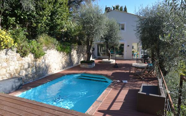 Maison à vendre    5 pièces • 183 m2 Grasse