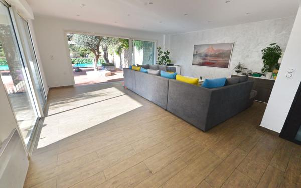 Maison à vendre    5 pièces • 183 m2 Grasse