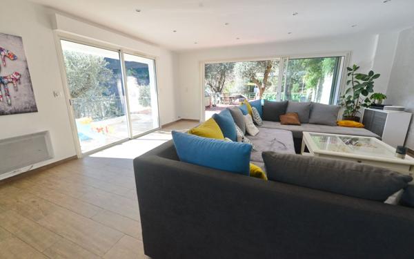 Maison à vendre    5 pièces • 183 m2 Grasse