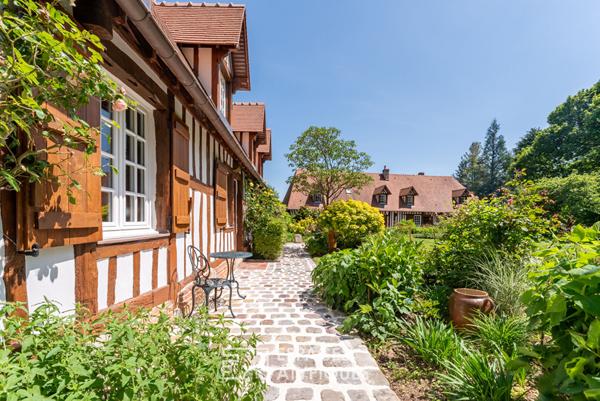 Élégante propriété normande avec gîte