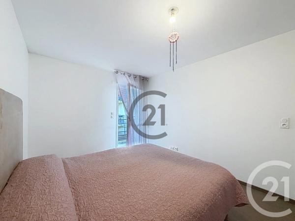 Appartement à vendre  4 pièces - 64,84 m 2   TROYES  - 10