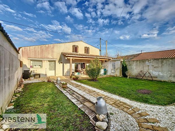 A vendre maison, 87 m², dans un hameau calme du GUA avec ses 2 chambres, sur un terrain de 337m², A 15 minutes des plages de Royan.