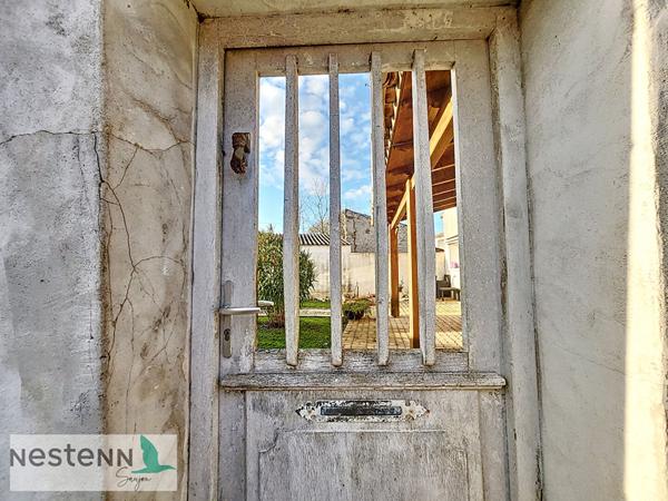 A vendre maison, 87 m², dans un hameau calme du GUA avec ses 2 chambres, sur un terrain de 337m², A 15 minutes des plages de Royan.