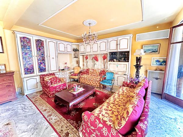 Exclusivité à vendre NICE DELFINO-RIQUIER : Appartement 3/4 pièces à rénover avec un potentiel incroyable !