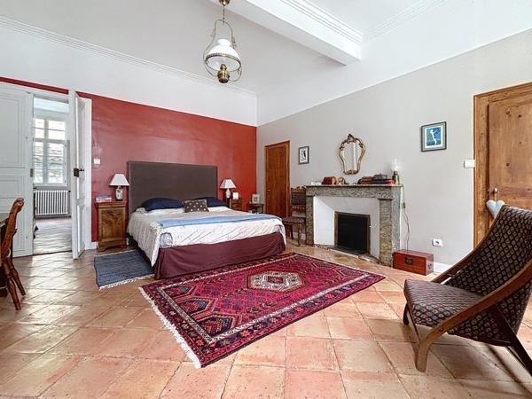 Maison bourgeoise du XVIII?  Charme, espace et vie de famille au cœur de Castelnaudary