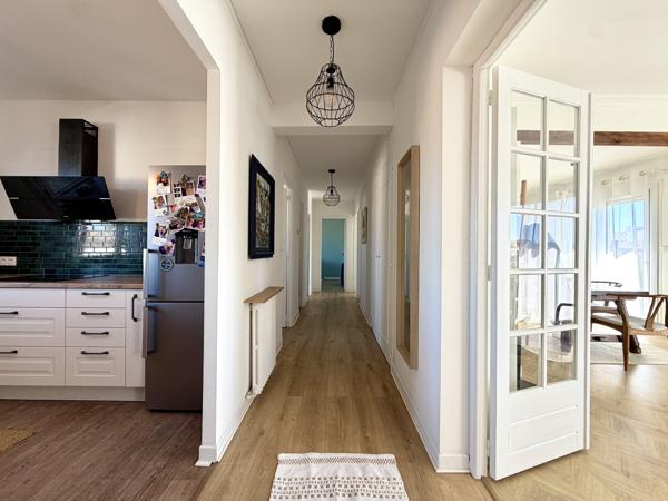 Appartement lumineux avec balcon sur le canal du Midi et deux places de stationnement