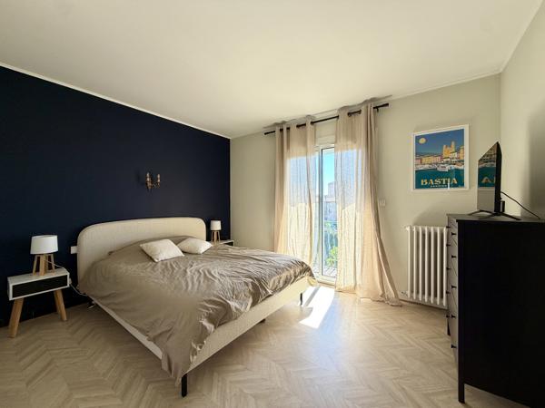 Appartement lumineux avec balcon sur le canal du Midi et deux places de stationnement