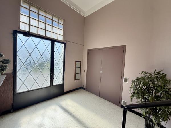 Appartement lumineux avec balcon sur le canal du Midi et deux places de stationnement