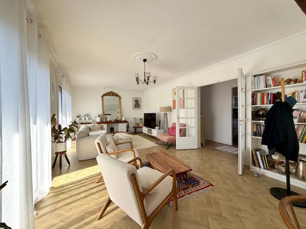 Appartement lumineux avec balcon sur le canal du Midi et deux places de stationnement
