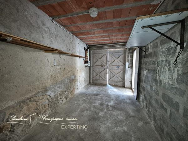 Maison de village avec garage, à terminer de rénover