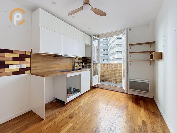 Vente
                Appartement35 m² - 2 Pièces -
                    PARIS (75013)