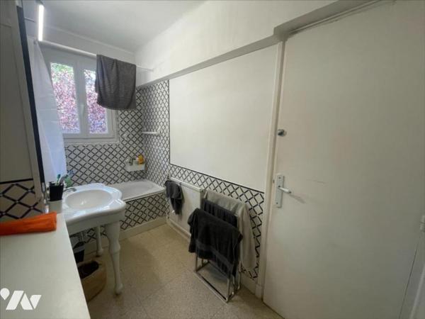 CAEN  VAUGEUX CHATEAU APPARTEMENT 4 PIECES VENDU OCCUPE