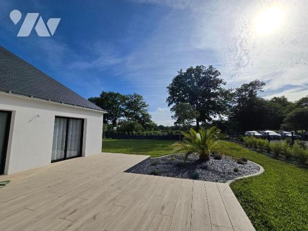 Situé dans un quartier calme et résidentiel, pavillon  neuf, de plain-pied d'une surface habita...