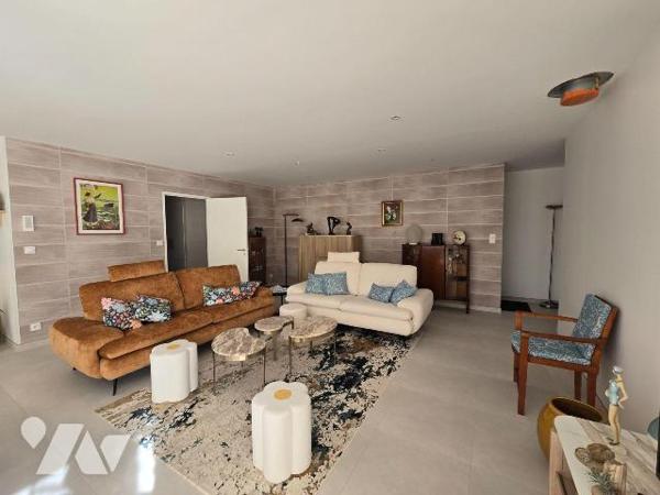 Situé dans un quartier calme et résidentiel, pavillon  neuf, de plain-pied d'une surface habita...